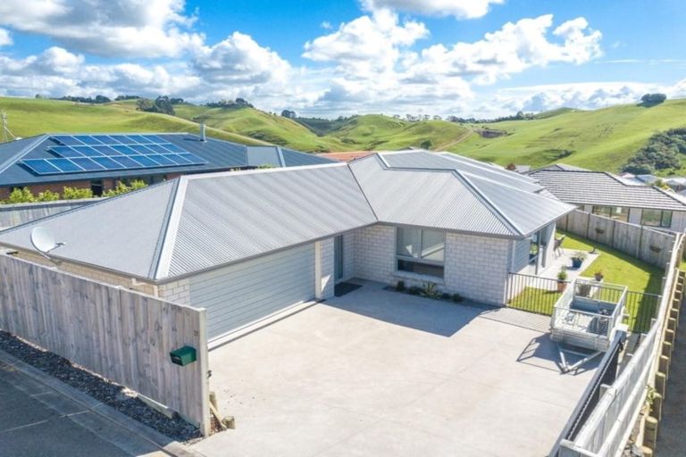 Photo of property in 27 Ballintoy Park Drive, Welcome Bay, Tauranga, 3175