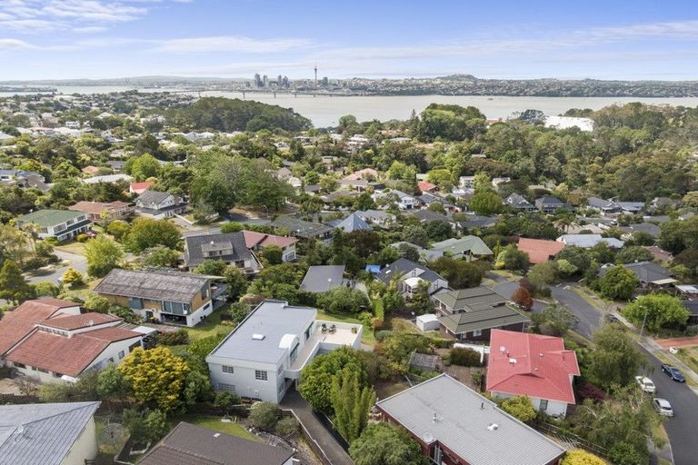 Photo of property in 8 Calman Place, Chatswood, Auckland, 0626