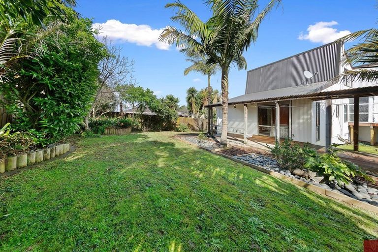 Photo of property in 5 Birman Close, Half Moon Bay, Auckland, 2012