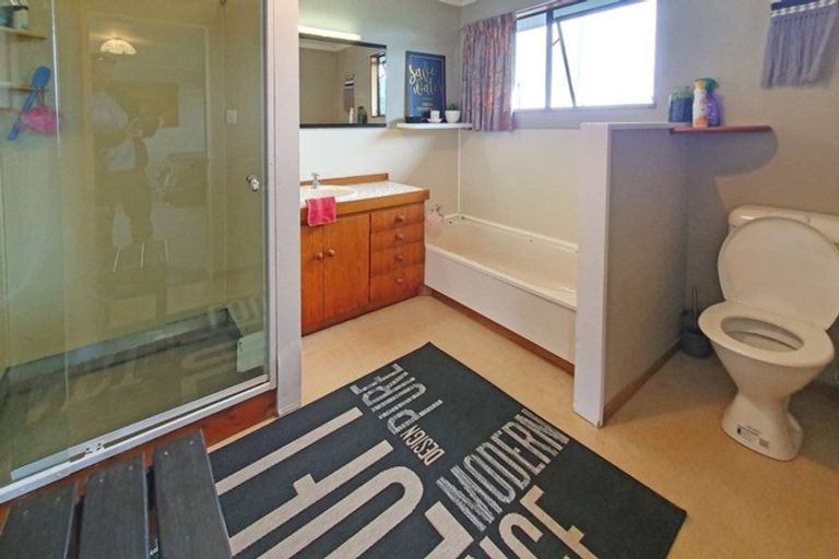 Photo of property in 1939 South Road, Pitone, New Plymouth, 4374