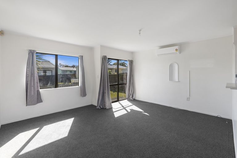 Photo of property in 1/20 Hatherley Place, Clendon Park, Auckland, 2103