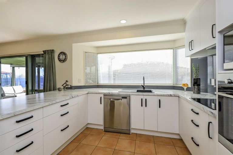 Photo of property in 13 Woodlands Drive, Havelock North, 4130