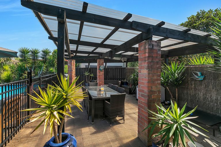 Photo of property in 17 Matua Road, Huapai, Kumeu, 0810