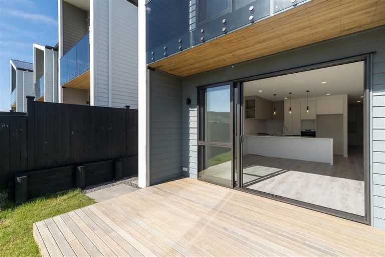 Photo of property in 8 Paparahi Place, Wainui, 0992