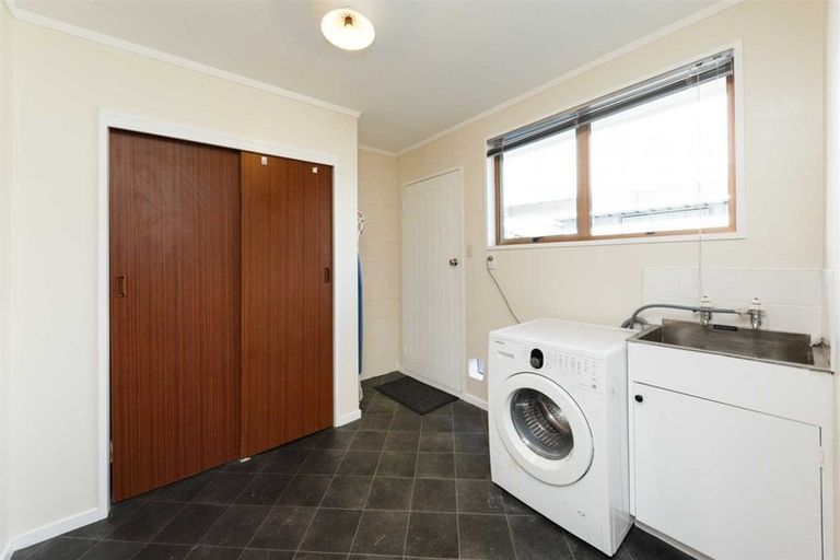 Photo of property in 1b John F Kennedy Drive, Milson, Palmerston North, 4414