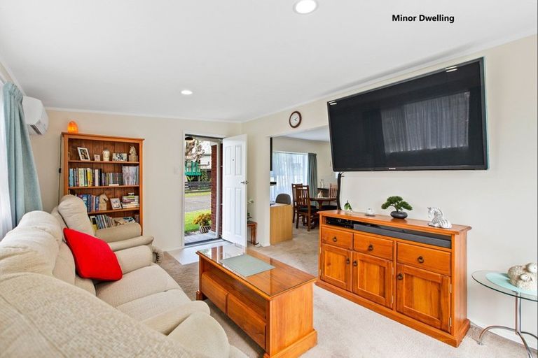 Photo of property in 20 Edgewater Grove, Orewa, 0931