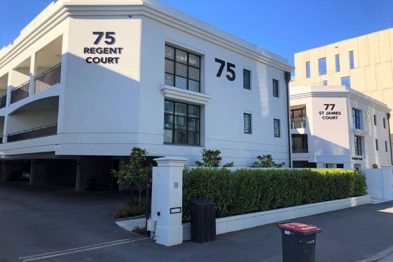 Photo of property in Regent Courts, 2/75 Gloucester Street, Christchurch Central, Christchurch, 8013