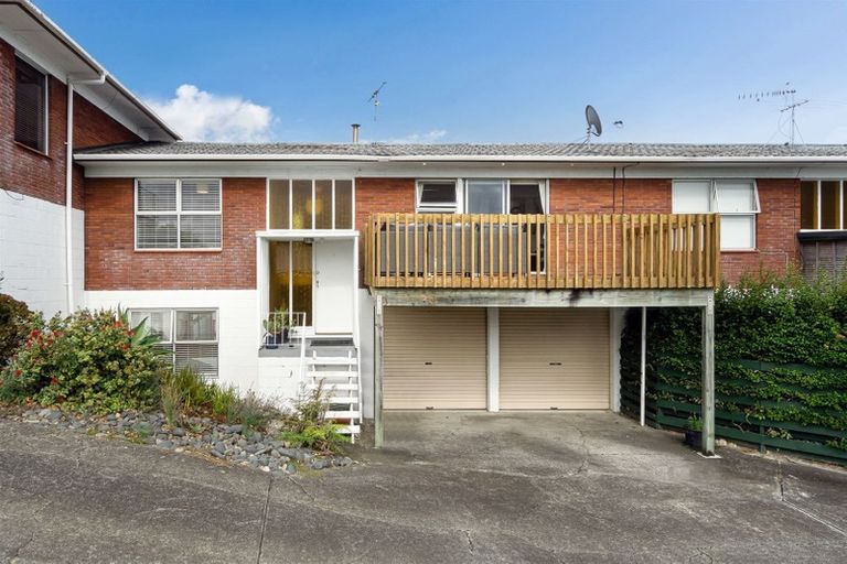 Photo of property in 2/70 Beresford Street, Bayswater, Auckland, 0622