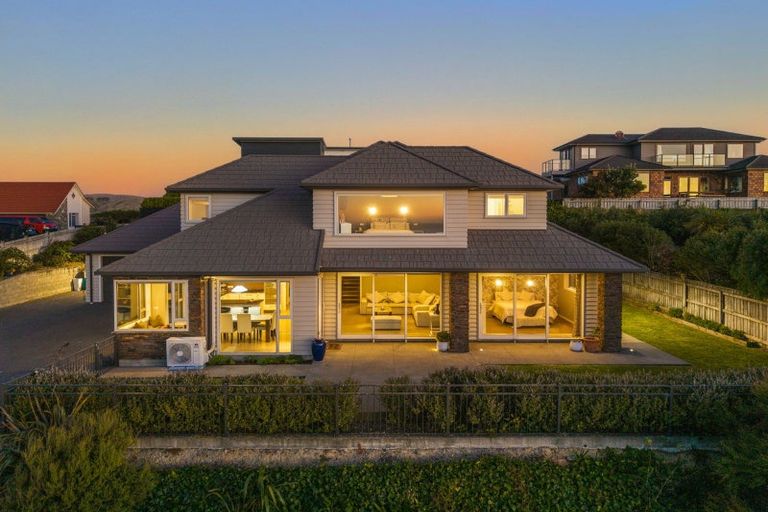 Photo of property in 18 Kahurangi Heights, Aotea, Porirua, 5024