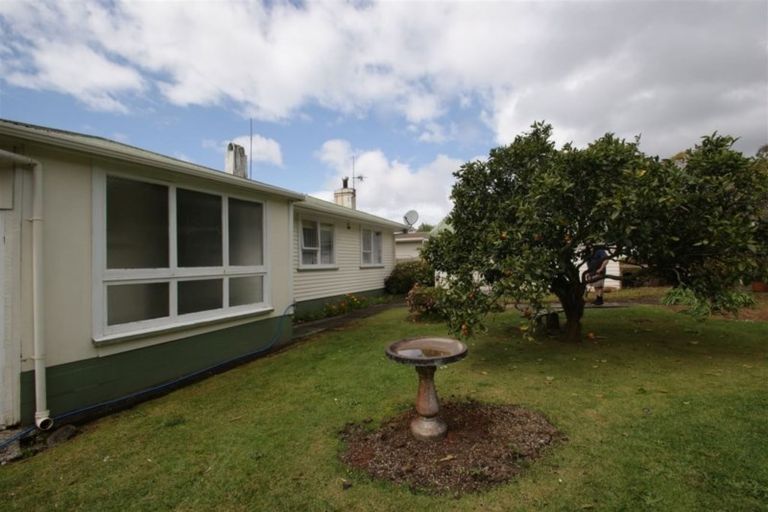 Photo of property in 11 Cambridge Street, Te Kamo, Kamo, 0112