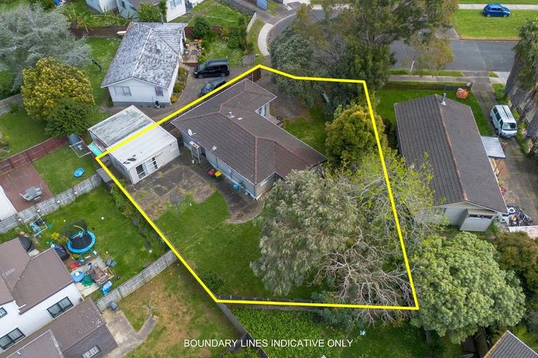 Photo of property in 28 Hinton Place, Weymouth, Auckland, 2103