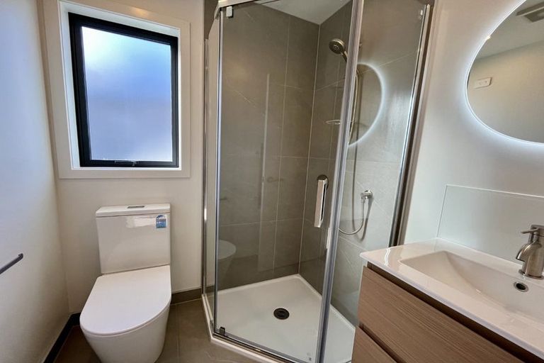 Photo of property in 6/506 Glenfield Road, Bayview, Auckland, 0629