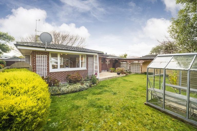 Photo of property in 6 Churchill Avenue, Hokowhitu, Palmerston North, 4410