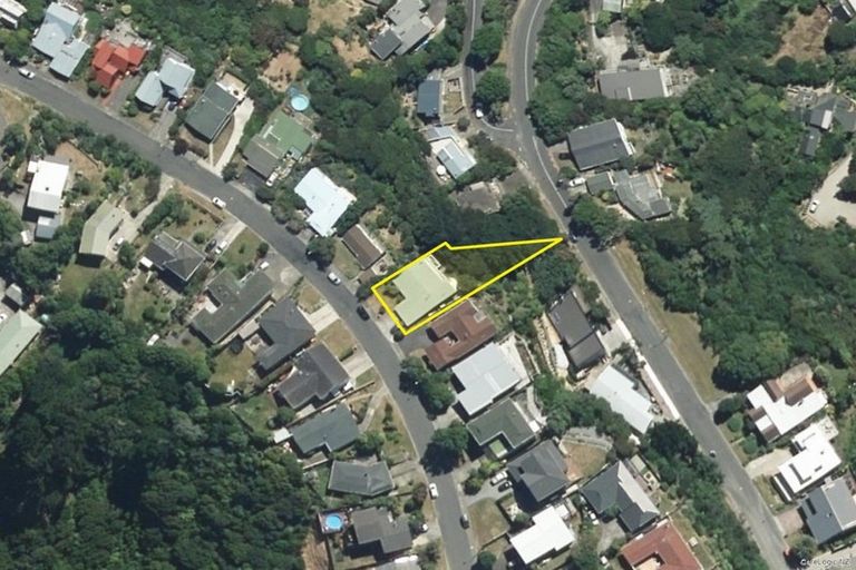 Photo of property in 99 Kahu Road, Paremata, Porirua, 5024