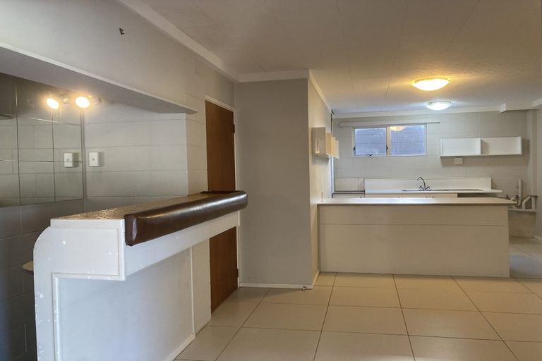 Photo of property in 75 Gossamer Drive, Pakuranga Heights, Auckland, 2010