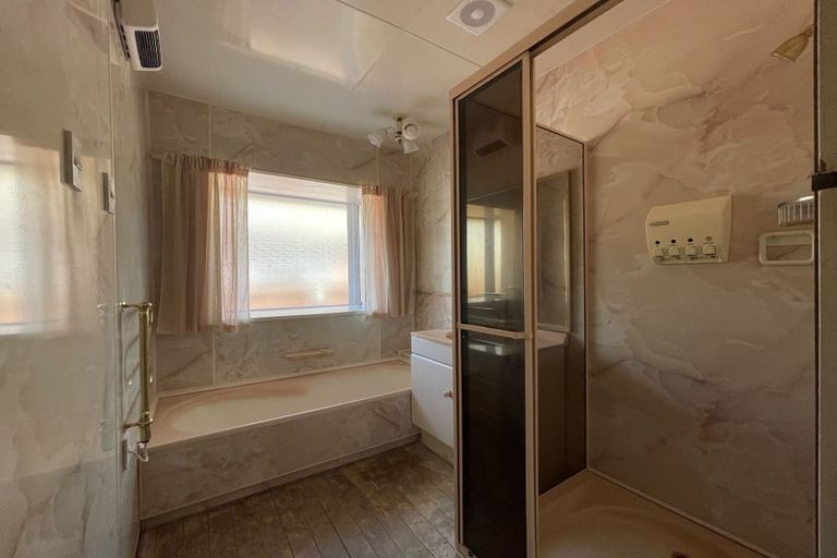 Photo of property in 54 Withells Road, Avonhead, Christchurch, 8042