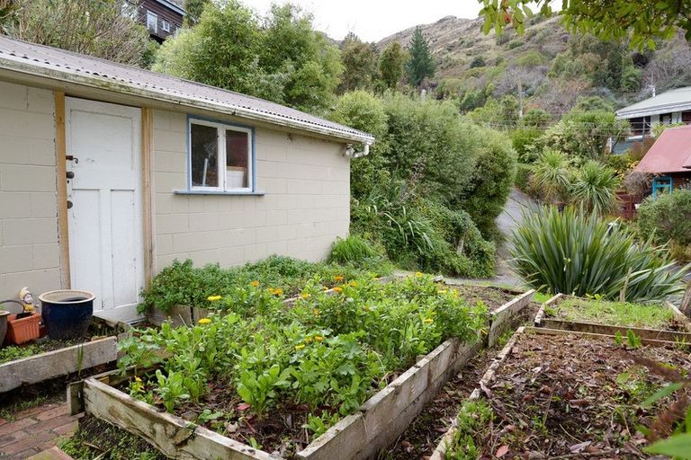 Photo of property in 55 Hawkhurst Road, Lyttelton, 8082