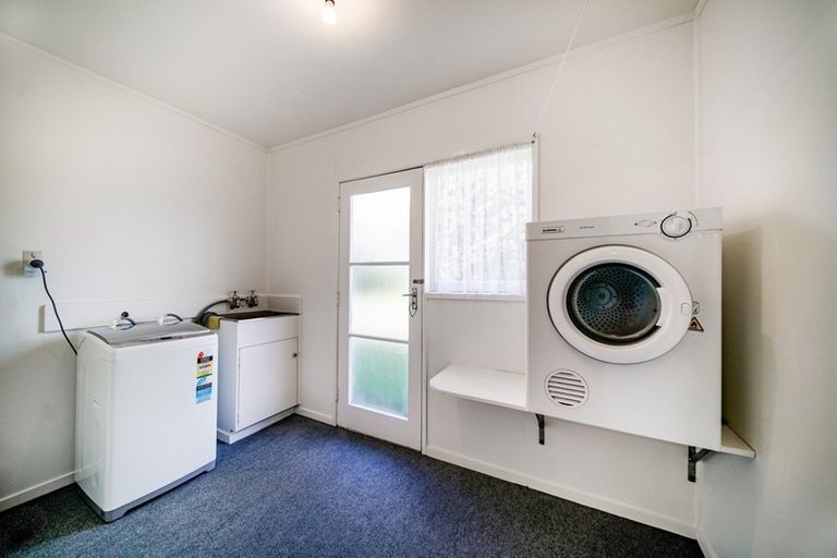 Photo of property in 25 Tupaki Place, Pakuranga Heights, Auckland, 2010