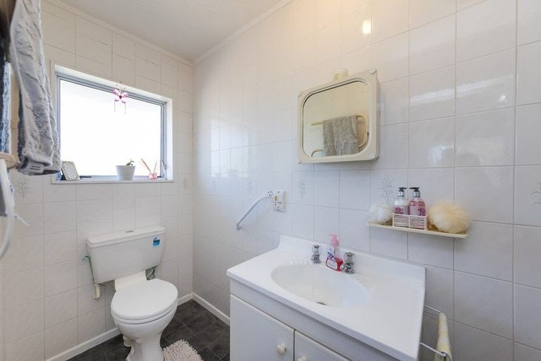 Photo of property in 21 Colonial Place, Kelvin Grove, Palmerston North, 4414