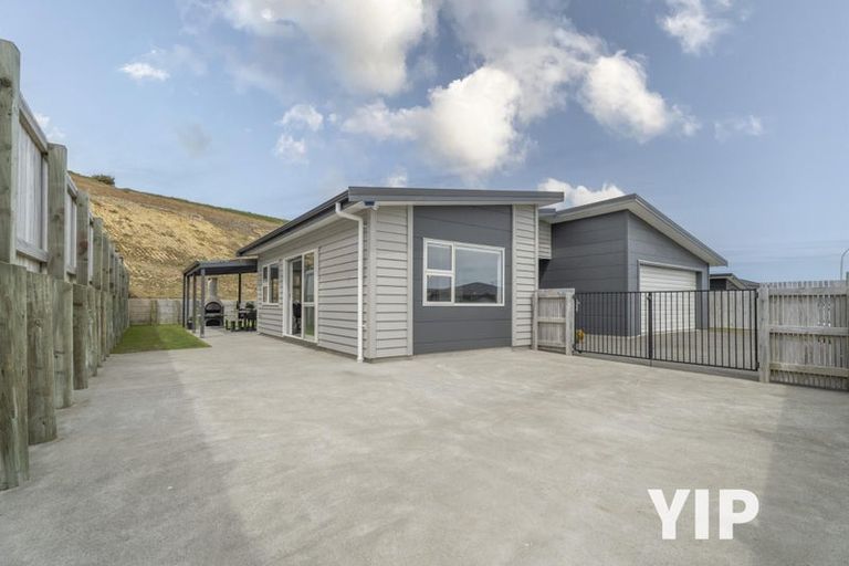 Photo of property in 14 Stony Hill Place, Grenada Village, Wellington, 6037