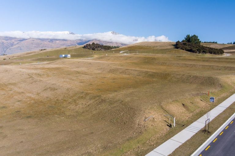 Photo of property in 32 Carrickmore Crescent, Wanaka, 9305