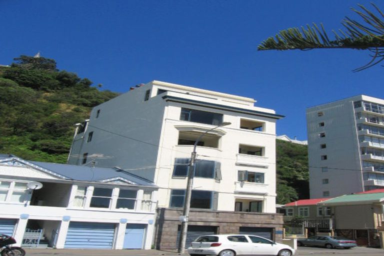 Photo of property in 2/154 Oriental Parade, Oriental Bay, Wellington, 6011