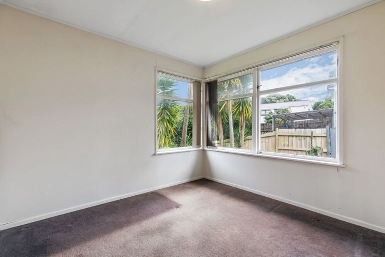 Photo of property in 2/16 Ramillies Place, Glenfield, Auckland, 0629