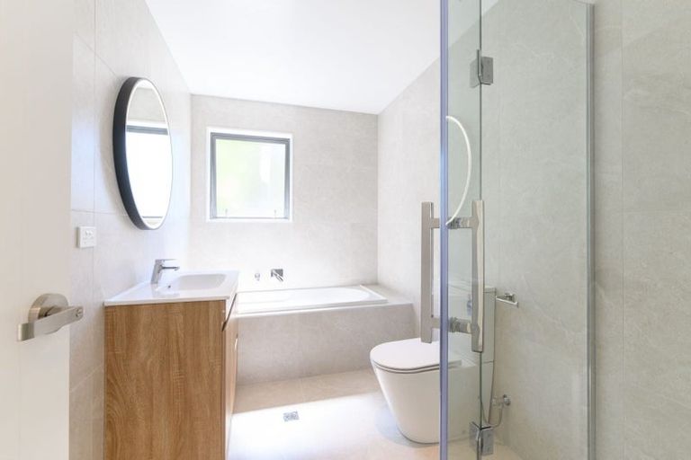 Photo of property in 2f Garner Place, Glenfield, Auckland, 0629