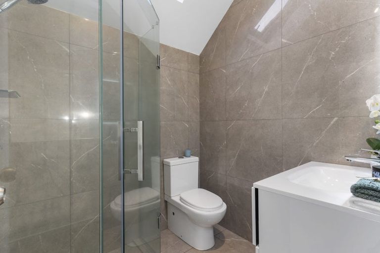 Photo of property in 2/20 Rambler Crescent, Beach Haven, Auckland, 0626