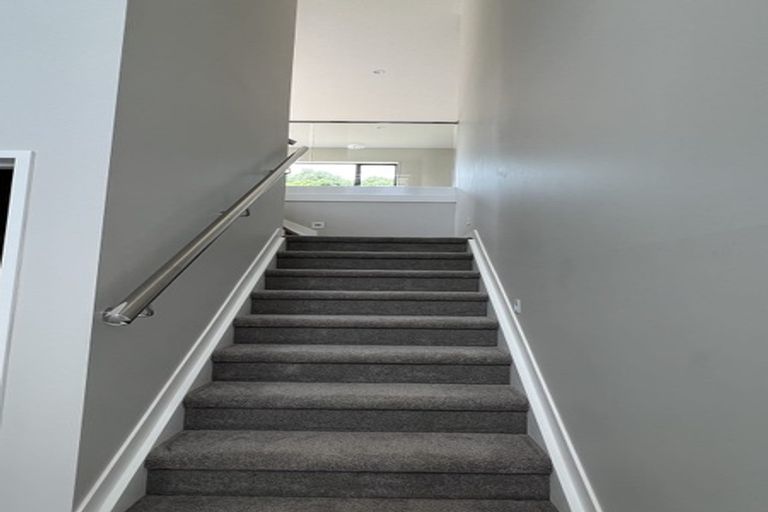 Photo of property in 8 Springhill Lane, Sunnyvale, Auckland, 0612