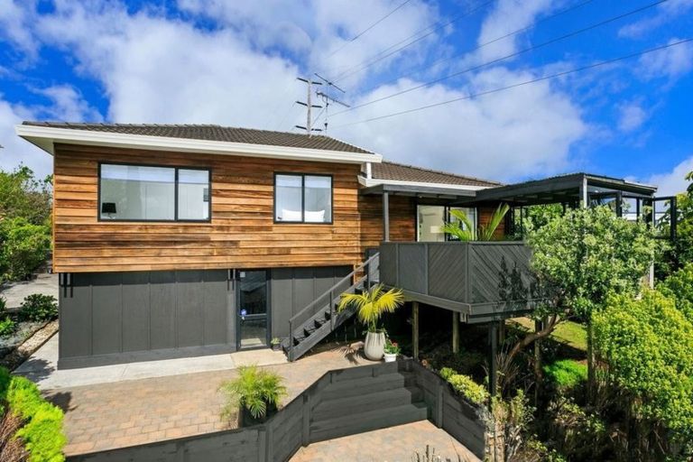 Photo of property in 2/17 Mirovale Place, Totara Vale, Auckland, 0629