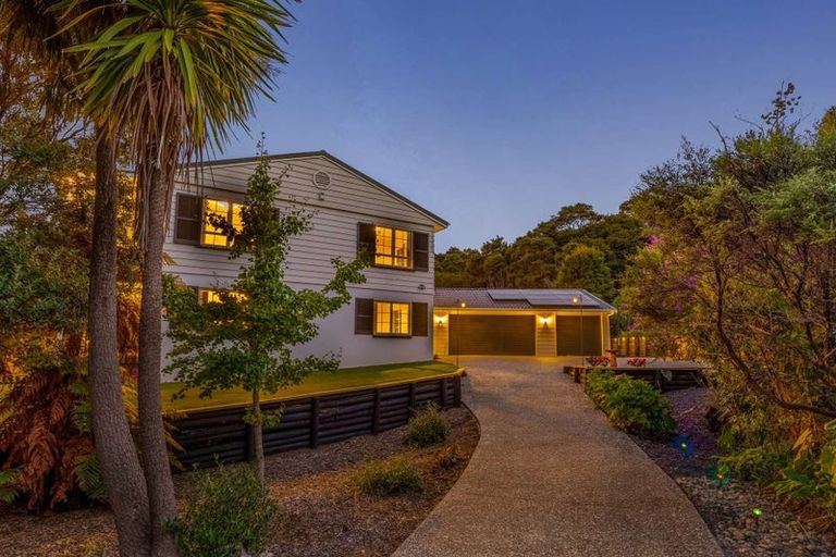 Photo of property in 3 Laingrange Place, Laingholm, Auckland, 0604