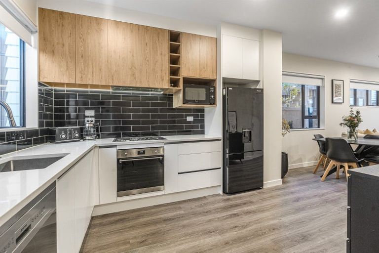 Photo of property in 21a Lumbarda Drive, Kumeu, 0810