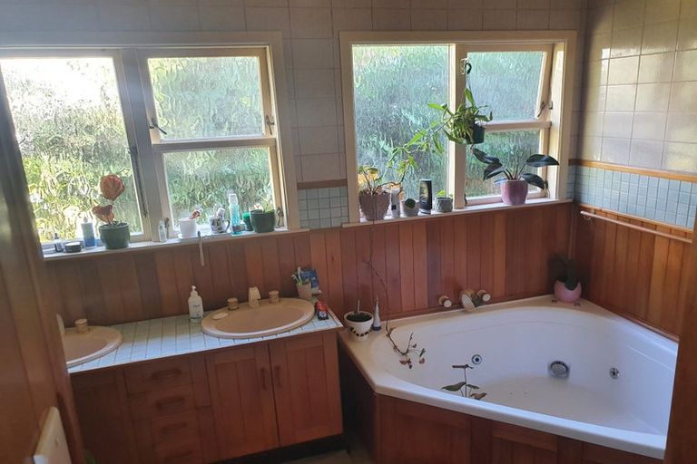 Photo of property in 37 Milne Terrace, Island Bay, Wellington, 6023