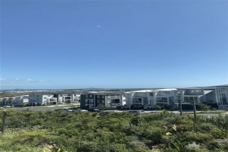 Photo of property in 8 Puhakehake Place, Flat Bush, Auckland, 2019