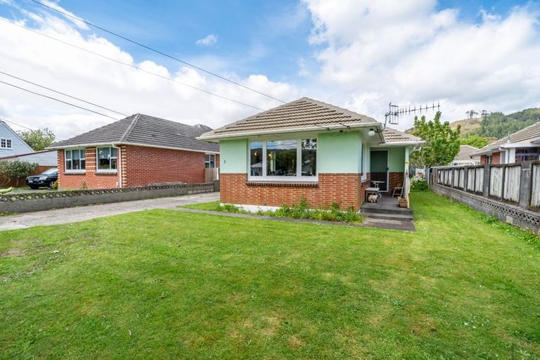 Photo of property in 5 Seddon Street, Wallaceville, Upper Hutt, 5018
