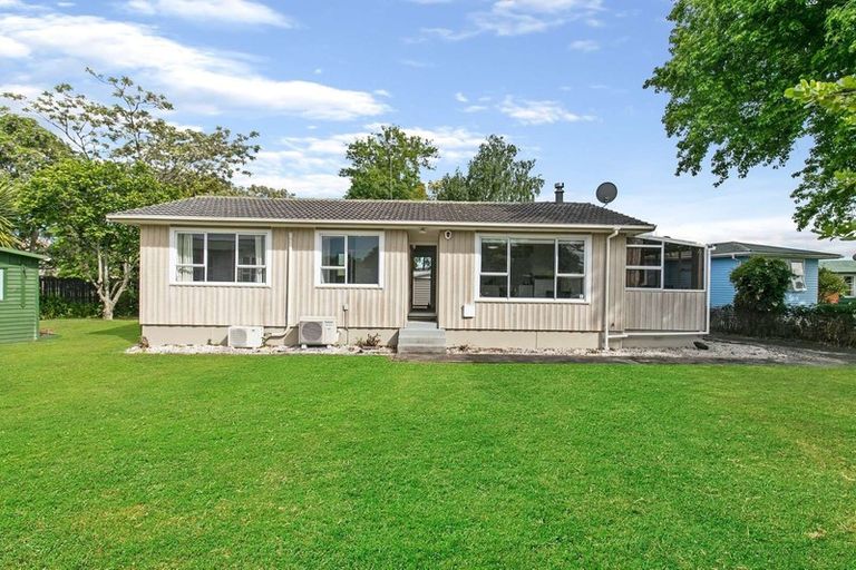 Photo of property in 13 Cooper Place, Papakura, 2110