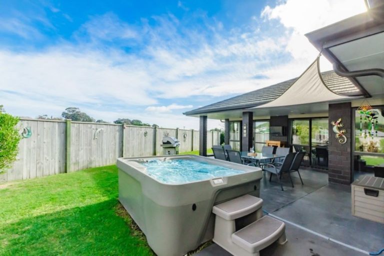 Photo of property in 18 Pearson Place, Paraparaumu, 5032