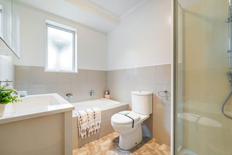 Photo of property in 1d Kuaka Place, New Lynn, Auckland, 0600