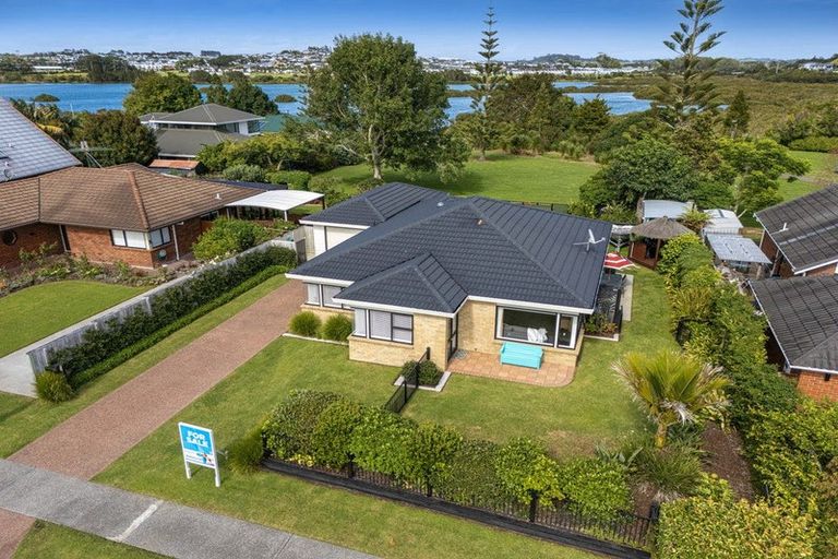 Photo of property in 75 Maygrove Drive, Orewa, 0931