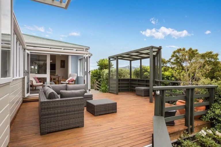 Photo of property in 113 Seaview Road, Paraparaumu Beach, Paraparaumu, 5032