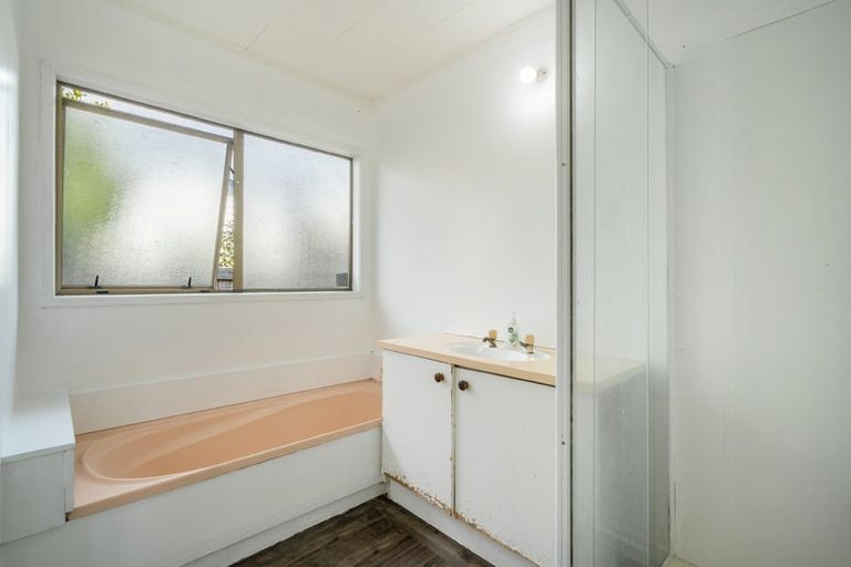 Photo of property in 2/19 Montgomery Avenue, Belmont, Auckland, 0622