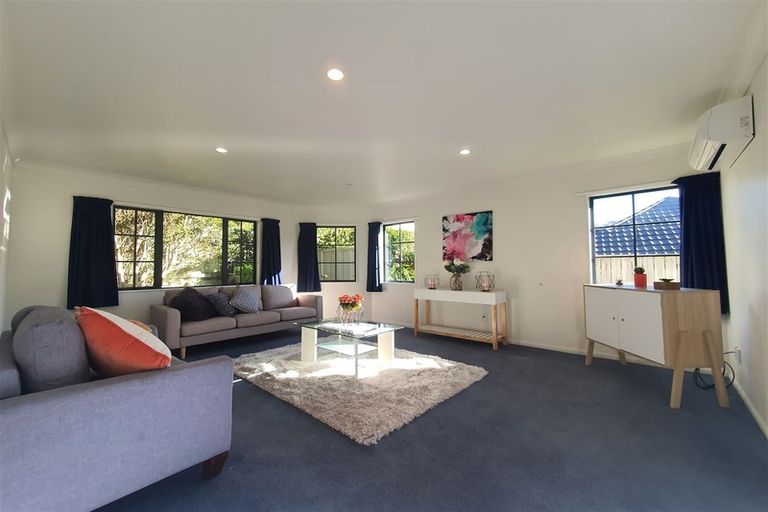 Photo of property in 17 Claverton Grove, Churton Park, Wellington, 6037