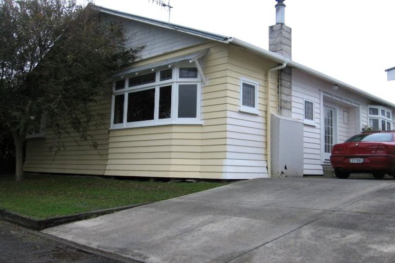 Photo of property in 23 Perrin Place, Kelvin Grove, Palmerston North, 4414