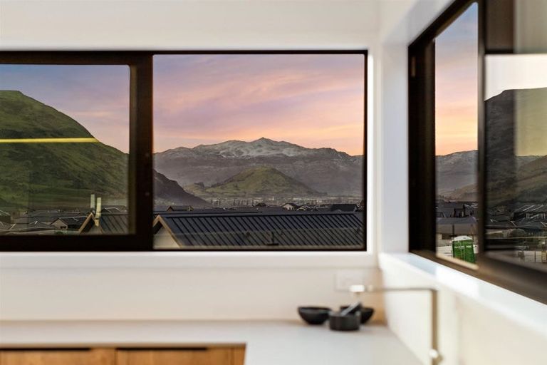 Photo of property in 44 Cunninghams Drive, Jacks Point, Queenstown, 9371