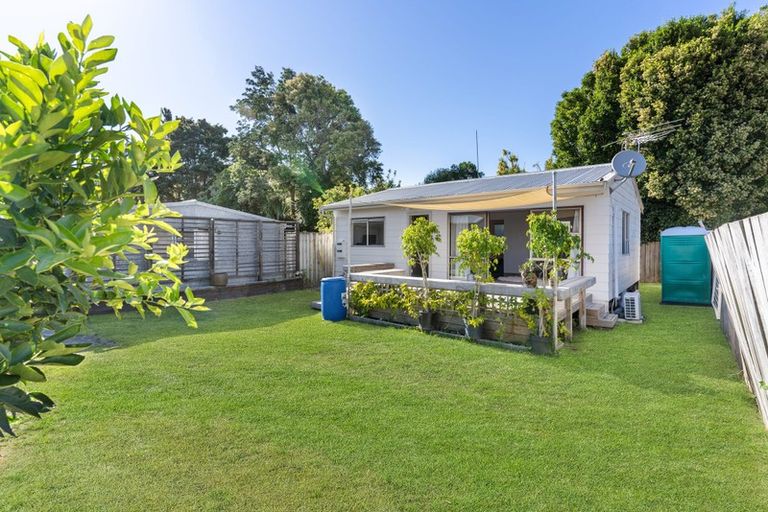 Photo of property in 1/11 Ranui Station Road, Ranui, Auckland, 0612