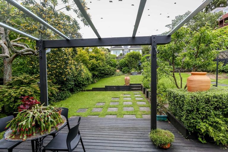 Photo of property in 207 Powderham Street, New Plymouth, 4310