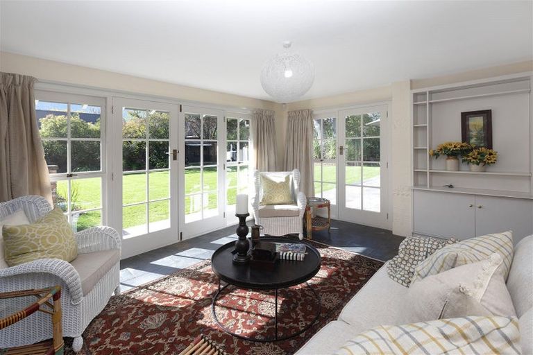 Photo of property in 180 Fendalton Road, Fendalton, Christchurch, 8052