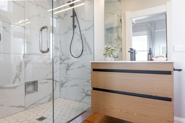 Photo of property in 10 Cobden Road, Bluff Hill, Napier, 4110