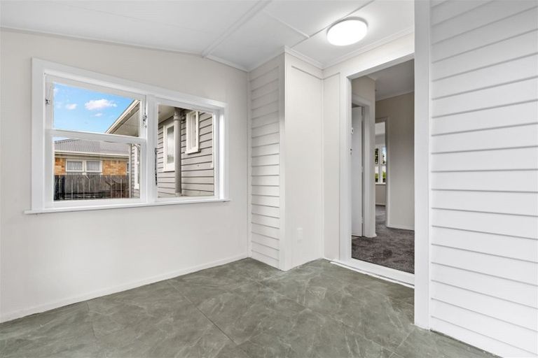 Photo of property in 1 Sutton Crescent, Papakura, 2110
